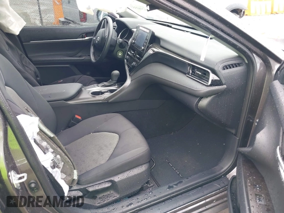 2024 Toyota Camry LE z VIN 4T1C11AK2RU879602, wystawiony jako IAAI lot #42162353 z przebiegiem 6 185 mil mil oraz . Historia ofert i sprzedaży dostępna na DreamBid. Obrazek 5.