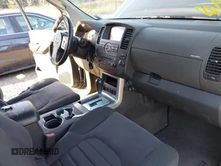 2008 Nissan Pathfinder S z VIN 5N1AR18B08C658137, wystawiony jako IAAI lot #41907576 z przebiegiem 172 586 mil mil oraz . Historia ofert i sprzedaży dostępna na DreamBid. Obrazek 5.