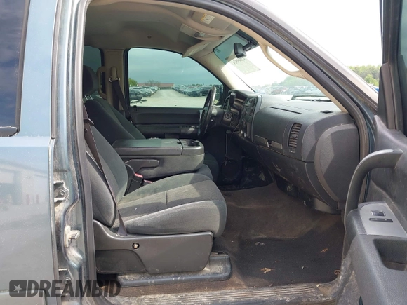 2008 Chevrolet Silverado 1500 LTZ with VIN 3GCEK13398G289804, listed as a IAAI auction lot 42049924 with 262,434 mi miles. Bid and sale history available at carsss.com. Image 5.