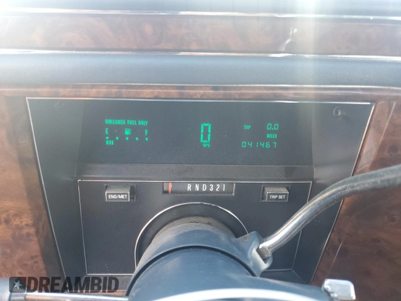 1992 Cadillac Brougham z VIN 1G6DW54E9NR713312, wystawiony jako Copart lot #71659794 z przebiegiem 41 467 mil mil oraz Tytuł czysty. Historia ofert i sprzedaży dostępna na DreamBid. Obrazek 9.
