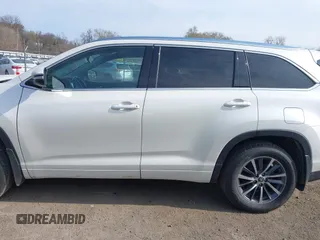 2017 Toyota Highlander XLE with VIN 5TDJZRFH3HS513862, listed as a IAAI auction lot 41995830 with 126,897 mi miles and . Bid and sale history available at DreamBid. Image 15.