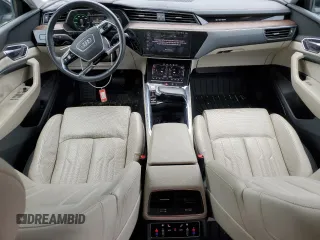 2019 Audi e-tron Prestige с VIN WA1VAAGEXKB010434, выставлен на аукционе Copart как лот 57765595 с пробегом 31 956 миль миль и Списание • Salvage title. История ставок и продаж доступна на DreamBid. Изображение 9.