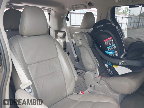 2016 Toyota Sienna XLE with VIN 5TDYK3DC0GS737600, listed as a IAAI auction lot 42027412 with 95,302 mi miles. Bid and sale history available at carsss.com. Image 8.