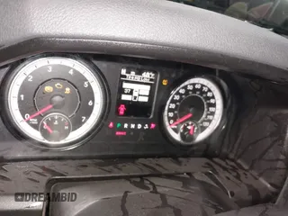 2018 Ram 1500 Express z VIN 1C6RR7FG3JS345868, wystawiony jako IAAI lot #41776664 z przebiegiem 57 913 mil mil oraz . Historia ofert i sprzedaży dostępna na DreamBid. Obrazek 7.