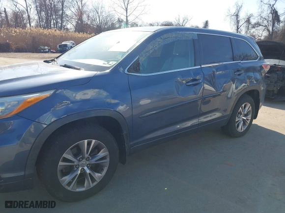 2015 Toyota Highlander LE with VIN 5TDBKRFH2FS206866, listed as a IAAI auction lot 41416098 with 178,891 mi miles. Bid and sale history available at carsss.com. Image 6.