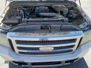 2006 Ford F-250 XL z VIN 1FTSW20596EC03897, wystawiony jako Copart lot #60226495 z przebiegiem 219 044 mil mil oraz Czysty tytuł • Clean title. Historia ofert i sprzedaży dostępna na DreamBid. Obrazek 11.