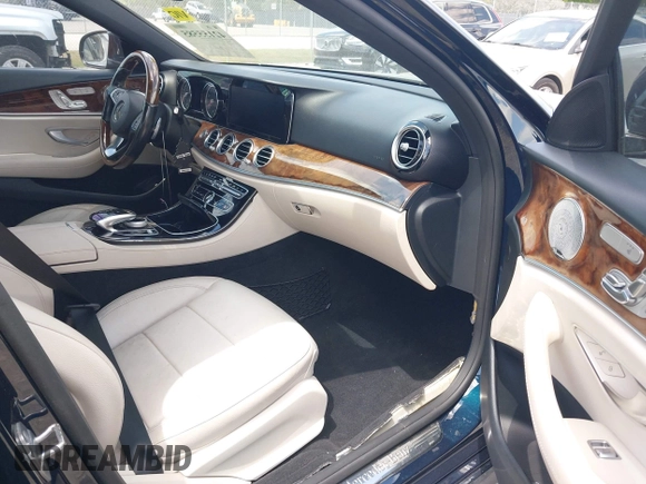 2017 Mercedes-Benz E 300 Luxury with VIN WDDZF4JB8HA207132, listed as a IAAI auction lot 42155585 with Not Provided miles and . Bid and sale history available at carsss.com. Image 5.