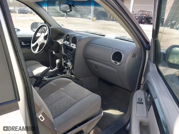 2005 GMC Envoy SLE with VIN 1GKDS13S252284455, listed as a IAAI auction lot 41455172 with 171,559 mi miles. Bid and sale history available at carsss.com. Image 5.