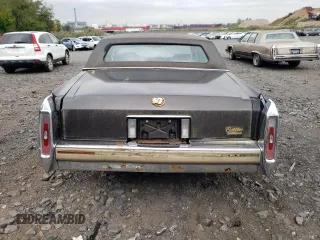 1991 Cadillac Brougham z VIN 1G6DW54EXMR701457, wystawiony jako Copart lot #70194104 z przebiegiem Nie podano mil oraz Nie do naprawy. Historia ofert i sprzedaży dostępna na DreamBid. Obrazek 6.