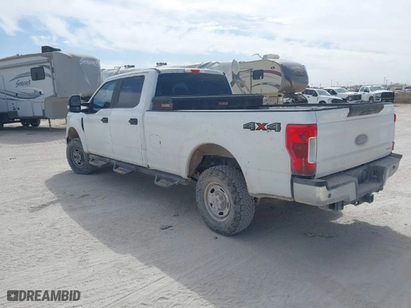 2017 Ford Super Duty F-250 SRW Lariat with VIN 1FT7W2B6XHEE73400, listed as a IAAI auction lot 41675678 with 179,224 mi miles. Bid and sale history available at carsss.com. Image 3.