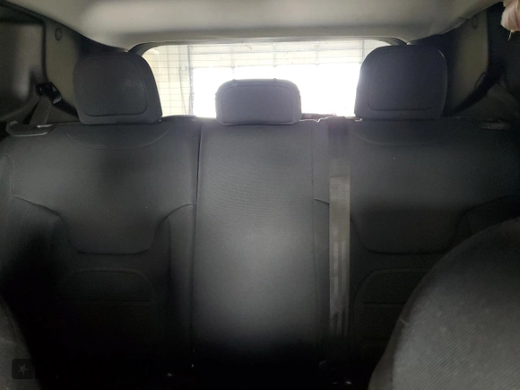 2018 Jeep Renegade Latitude z VIN ZACCJBBB2JPH28533, wystawiony jako Copart lot #52715455 z przebiegiem 76 516 mil mil oraz Czysty tytuł • Clean title. Historia ofert i sprzedaży dostępna na DreamBid. Obrazek 10.