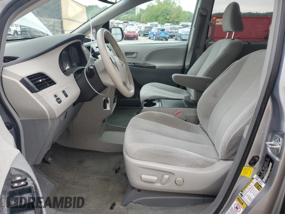 2012 Toyota Sienna LE AAS z VIN 5TDKK3DC0CS222967, wystawiony jako Copart lot #58044405 z przebiegiem 219 970 mil mil oraz Szkoda całkowita • Salvage title. Historia ofert i sprzedaży dostępna na DreamBid. Obrazek 7.