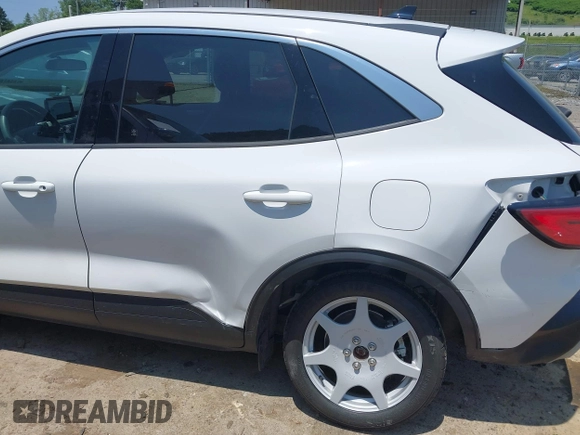 2020 Ford Escape SE z VIN 1FMCU9G63LUA85246, wystawiony jako IAAI lot #42414015 z przebiegiem 54 578 mil mil oraz . Historia ofert i sprzedaży dostępna na DreamBid. Obrazek 6.