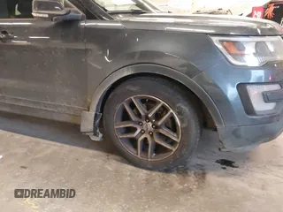 2017 Ford Explorer Sport z VIN 1FM5K8GT9HGA04092, wystawiony jako IAAI lot #41354237 z przebiegiem 96 620 mil mil oraz . Historia ofert i sprzedaży dostępna na DreamBid. Obrazek 6.