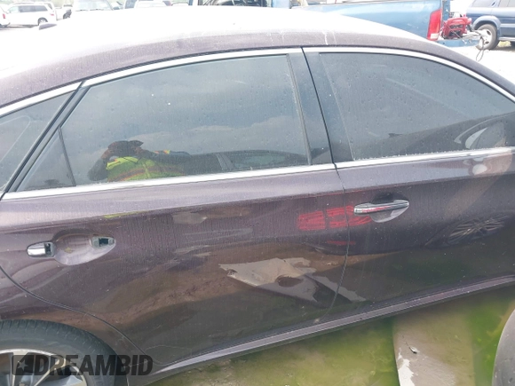 2017 Toyota Avalon XLE z VIN 4T1BK1EB3HU245765, wystawiony jako IAAI lot #42197337 z przebiegiem 173 649 mil mil oraz . Historia ofert i sprzedaży dostępna na DreamBid. Obrazek 13.
