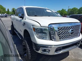 2017 Nissan Titan SL z VIN 1N6AA1E51HN503222, wystawiony jako IAAI lot #41908062 z przebiegiem 121 334 mil mil oraz . Historia ofert i sprzedaży dostępna na DreamBid. Obrazek 1.