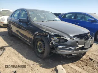 2013 Mercedes-Benz C 300 Sport z VIN WDDGF8AB9DR246774, wystawiony jako Copart lot #55808575 z przebiegiem Nie podano mil oraz Czysty tytuł • Clean title. Historia ofert i sprzedaży dostępna na DreamBid. Obrazek 4.