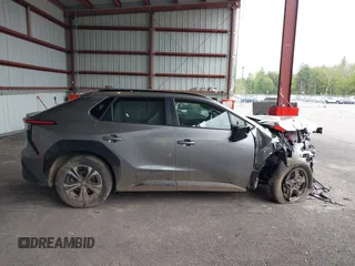 2023 Toyota bZ4X XLE z VIN JTMABACA6PA029144, wystawiony jako IAAI lot #42245153 z przebiegiem Nie podano mil oraz . Historia ofert i sprzedaży dostępna na DreamBid. Obrazek 12.