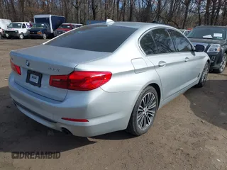 2019 BMW 5 Series 530i xDrive z VIN WBAJA7C52KWW48938, wystawiony jako IAAI lot #41588191 z przebiegiem 50 052 mil mil oraz . Historia ofert i sprzedaży dostępna na DreamBid. Obrazek 4.