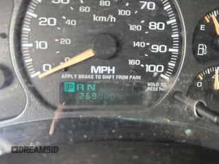 2002 Chevrolet Tahoe LS z VIN 1GNEC13Z92R180341, wystawiony jako Copart lot #59126715 z przebiegiem Nie podano mil oraz Czysty tytuł • Clean title. Historia ofert i sprzedaży dostępna na DreamBid. Obrazek 8.