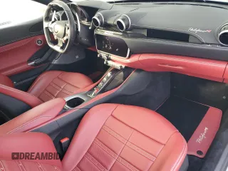 2023 Ferrari Portofino z VIN ZFF02RPA8P0289833, wystawiony jako Copart lot #43292535 z przebiegiem Nie podano mil oraz Szkoda całkowita • Salvage title. Historia ofert i sprzedaży dostępna na DreamBid. Obrazek 8.
