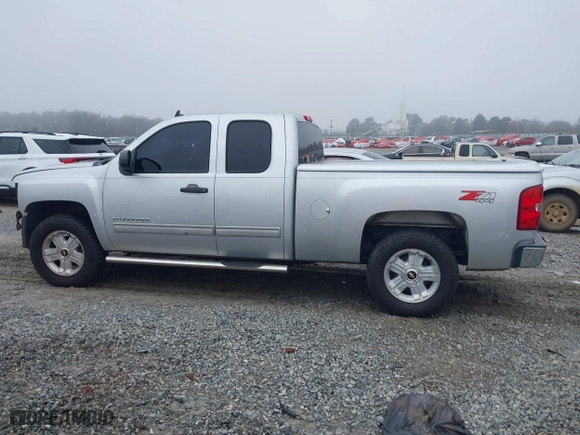 2012 Chevrolet Silverado 1500 LT with VIN 1GCRKSE76CZ133798, listed as a IAAI auction lot 41483292 with 157,877 mi miles. Bid and sale history available at carsss.com. Image 15.