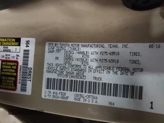 2017 Toyota Tundra SR z VIN 5TFUY5F19HX583033, wystawiony jako IAAI lot #41484920 z przebiegiem 112 206 mil mil oraz . Historia ofert i sprzedaży dostępna na DreamBid. Obrazek 9.