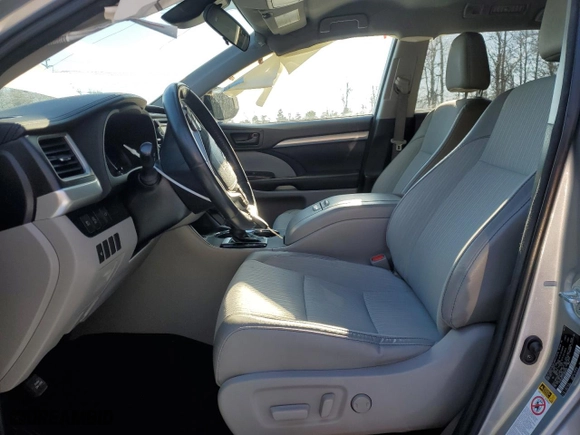 2018 Toyota Highlander LE with VIN 5TDBZRFH3JS860506, listed as a Copart auction lot 87349234 with 56,242 mi miles and Salvage Title. Bid and sale history available at carsss.com. Image 7.