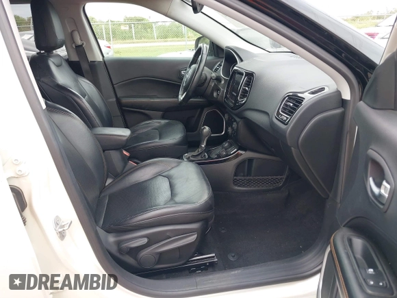 2018 Jeep Compass Limited z VIN 3C4NJDCBXJT100358, wystawiony jako IAAI lot #42107674 z przebiegiem 82 302 mil mil oraz . Historia ofert i sprzedaży dostępna na DreamBid. Obrazek 5.