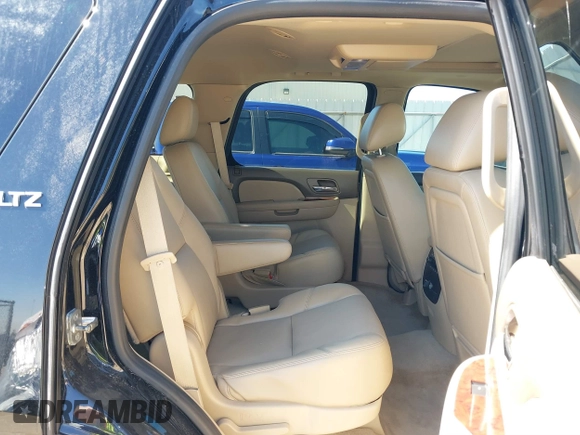 2014 Chevrolet Tahoe LTZ z VIN 1GNSCCE04ER141920, wystawiony jako IAAI lot #41484239 z przebiegiem 98 855 mil mil oraz . Historia ofert i sprzedaży dostępna na DreamBid. Obrazek 8.