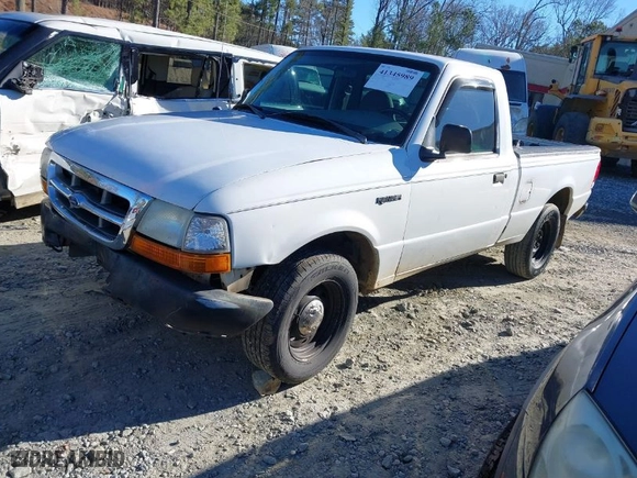 2000 Ford Ranger XL with VIN 1FTYR10C0YTB11635, listed as a IAAI auction lot 41345989 with 301,111 mi miles. Bid and sale history available at carsss.com. Image 2.