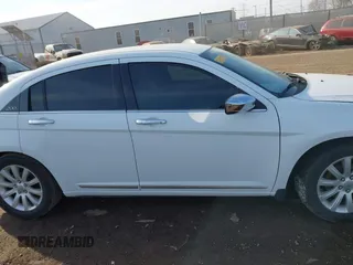 2013 Chrysler 200 Limited with VIN 1C3CCBCG9DN504407, listed as a IAAI auction lot 41790307 with 152,461 mi miles. Bid and sale history available at carsss.com. Image 13.