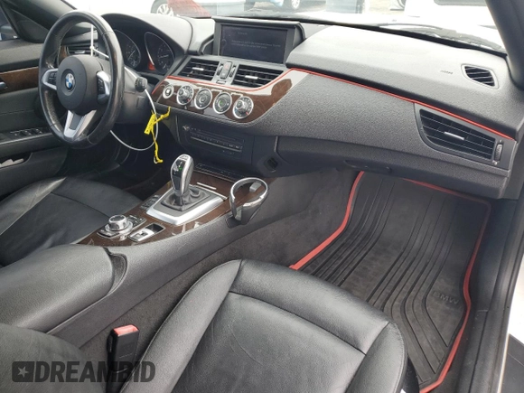 2013 BMW Z4 sDrive28i with VIN WBALL5C5XDJ104078, listed as a Copart auction lot 76118864 with 103,587 mi miles and Salvage Title. Bid and sale history available at carsss.com. Image 8.