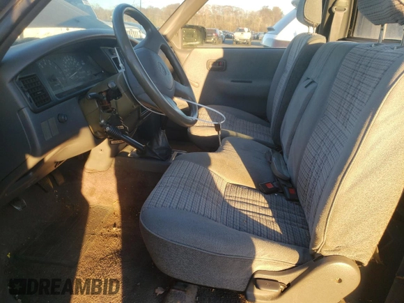 1993 Toyota T100 z VIN JT4VD10C5P0002752, wystawiony jako Copart lot #79648324 z przebiegiem 173 815 mil mil oraz Czysty tytuł • Clean title. Historia ofert i sprzedaży dostępna na DreamBid. Obrazek 7.