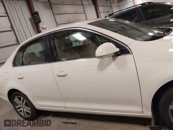 2005 Volkswagen Jetta 2.5L with VIN 3VWSF71K55M627164, listed as a IAAI auction lot 41472265 with 233,937 mi miles and . Bid and sale history available at DreamBid. Image 14.