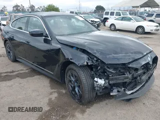 2024 BMW i4 eDrive35 z VIN WBY43AW08RFS33929, wystawiony jako IAAI lot #42117296 z przebiegiem 8 032 mil mil oraz . Historia ofert i sprzedaży dostępna na DreamBid. Obrazek 1.