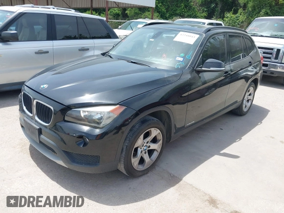 2013 BMW X1 28i z VIN WBAVM1C55DVW44221, wystawiony jako IAAI lot #42248043 z przebiegiem 112 388 mil mil oraz . Historia ofert i sprzedaży dostępna na DreamBid. Obrazek 2.