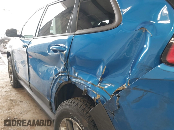 2019 Jeep Cherokee Trailhawk with VIN 1C4PJMBX0KD168097, listed as a IAAI auction lot 41787878 with 39,163 mi miles and . Bid and sale history available at DreamBid. Image 6.