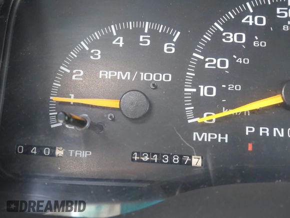 1997 Chevrolet Suburban with VIN 3GNFK16R9VG187426, listed as a IAAI auction lot 41678063 with 131,387 mi miles. Bid and sale history available at carsss.com. Image 7.
