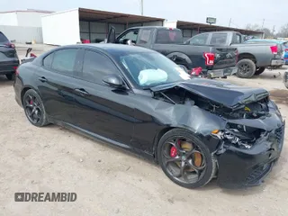 2017 Alfa Romeo Giulia Ti z VIN ZARFAECN7H7541762, wystawiony jako IAAI lot #41549460 z przebiegiem Nie podano mil oraz . Historia ofert i sprzedaży dostępna na DreamBid. Obrazek 1.