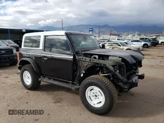 2024 Ford Bronco Heritage Edition z VIN 1FMDE4CH2RLA74426, wystawiony jako Copart lot #76751144 z przebiegiem 629 mil mil oraz Szkoda całkowita • Salvage title. Historia ofert i sprzedaży dostępna na DreamBid. Obrazek 4.