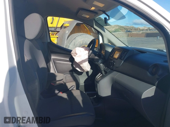 2015 Nissan NV200 SV with VIN 3N6CM0KN3FK733653, listed as a IAAI auction lot 41939309 with 125,032 mi miles. Bid and sale history available at carsss.com. Image 5.
