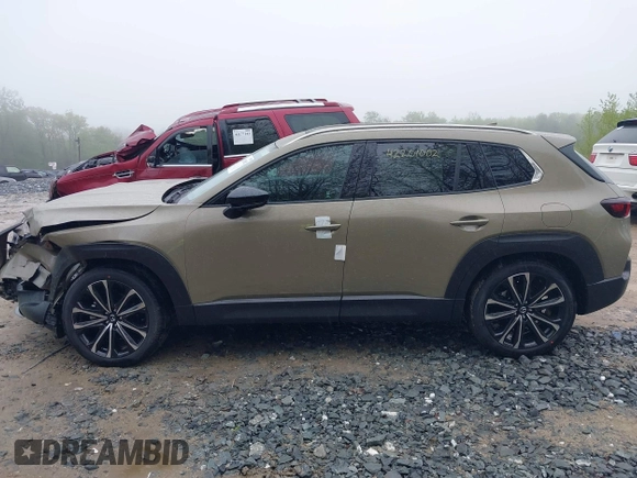2025 Mazda CX-50 Premium z VIN 7MMVABDY2SN339010, wystawiony jako IAAI lot #42201002 z przebiegiem 36 mil mil oraz . Historia ofert i sprzedaży dostępna na DreamBid. Obrazek 14.