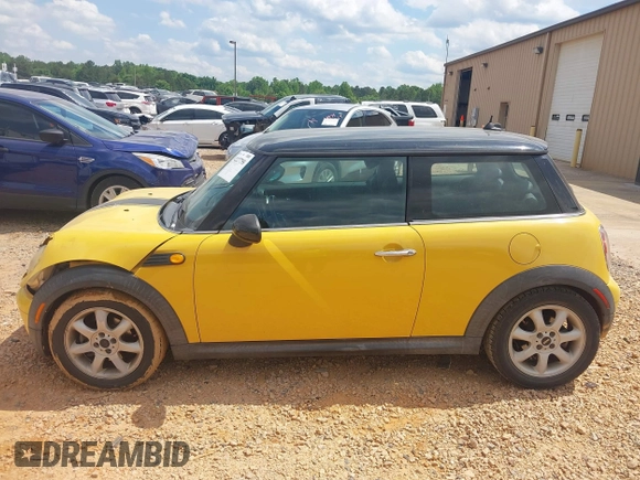 2007 MINI Hardtop with VIN WMWMF33557TT56622, listed as a IAAI auction lot 42227758 with 145,258 mi miles and . Bid and sale history available at DreamBid. Image 14.