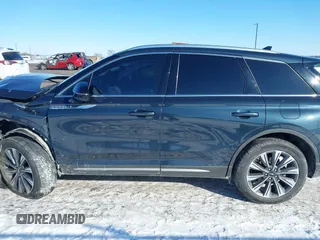 2021 Lincoln Corsair Reserve z VIN 5LMCJ2D90MUL06413, wystawiony jako IAAI lot #41625848 z przebiegiem 26 490 mil mil oraz . Historia ofert i sprzedaży dostępna na DreamBid. Obrazek 14.