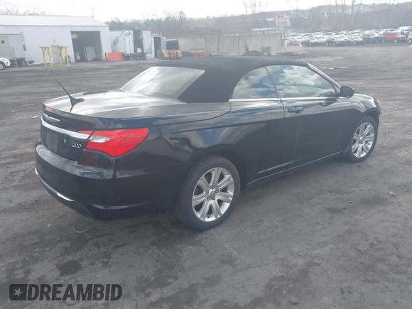 2011 Chrysler 200 Touring z VIN 1C3BC2EG7BN600980, wystawiony jako IAAI lot #41742490 z przebiegiem 149 723 mil mil oraz . Historia ofert i sprzedaży dostępna na DreamBid. Obrazek 4.