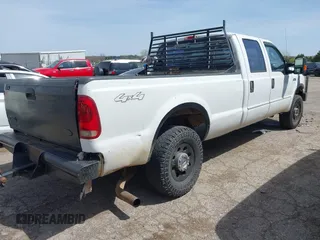 2005 Ford F-250 XL z VIN 1FTSW21P85ED19266, wystawiony jako IAAI lot #41934770 z przebiegiem 338 778 mil mil oraz . Historia ofert i sprzedaży dostępna na DreamBid. Obrazek 4.
