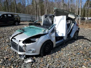 2014 Ford Focus SE with VIN 1FADP3K23EL178428, listed as a Copart auction lot 50118125 with 140,344 mi miles and Non Repairable. Bid and sale history available at carsss.com. Image 1.
