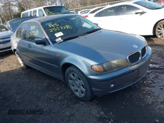2005 BMW 3 Series 325xi with VIN WBAEU33495PR16004, listed as a IAAI auction lot 41927931 with 999,999 mi miles. Bid and sale history available at carsss.com. Image 1.