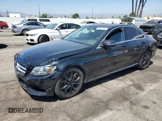 2017 Mercedes-Benz C 300 z VIN 55SWF4JB8HU179321, wystawiony jako Copart lot #66044745 z przebiegiem 86 812 mil mil oraz Szkoda całkowita • Salvage title. Historia ofert i sprzedaży dostępna na DreamBid. Obrazek 1.